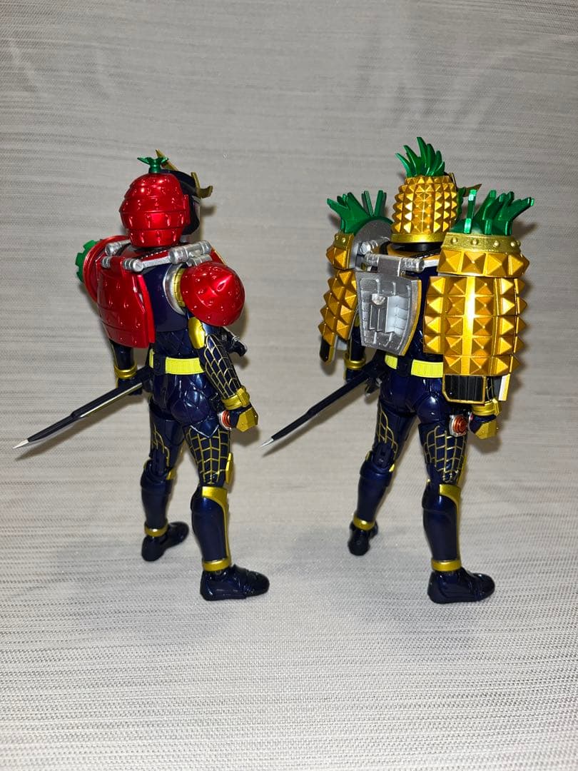 S.H.Figuarts(真骨彫製法) 仮面ライダー鎧武 イチゴ＆パインアームズ