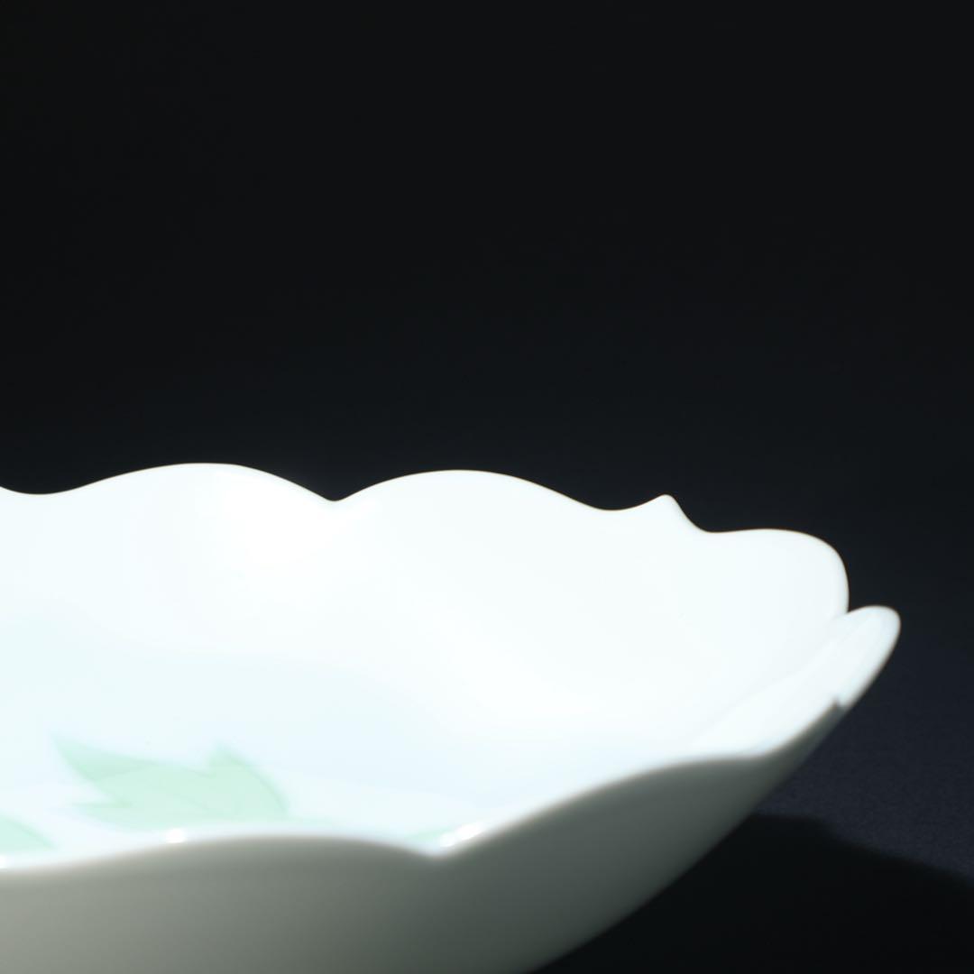 人間国宝 井上萬二 白磁緑釉牡丹彫文　鉢　菓子器　共箱　R1525ダN2