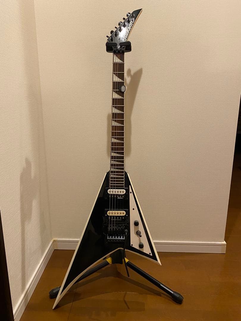 ギター Jackson JS32 Rhoads Black 51JCrHbKr8L._AC_UF350,