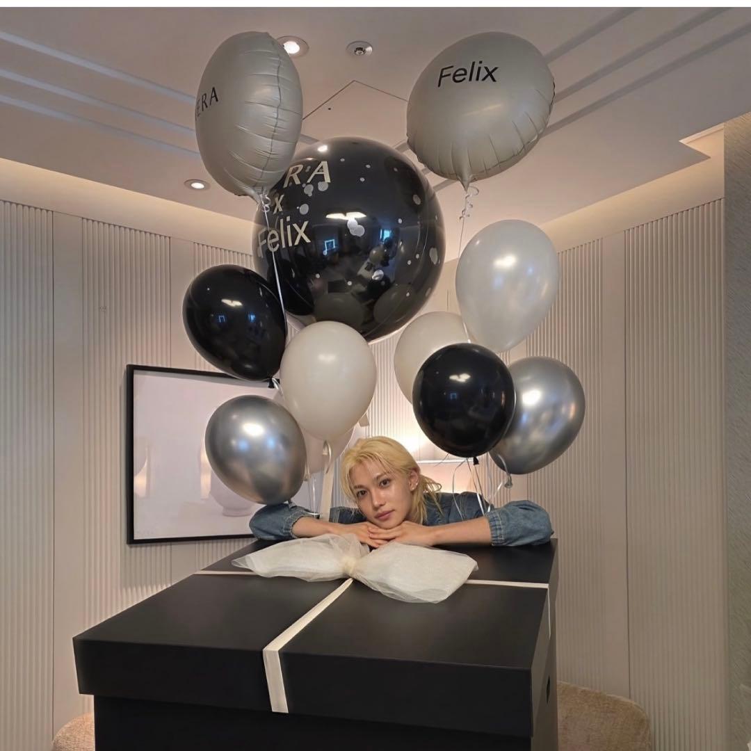 スキズ　フィリックス　コラボ　ファンデーション　サイン入り