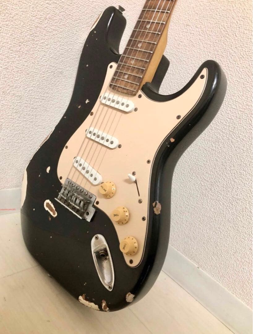 激シブ！レリック加工のヴィンテージ風ストラット￼タイプエレキギター