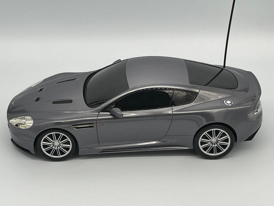 007 カジノロワイヤル アストンマーチンDBS 1/12 ラジコン 限定カラー