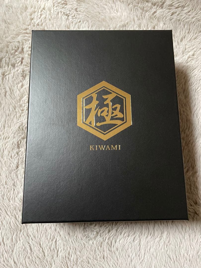 鋁【yasuri】　psa専用ケース　泉美　定価26400円　（写真右の黒色）