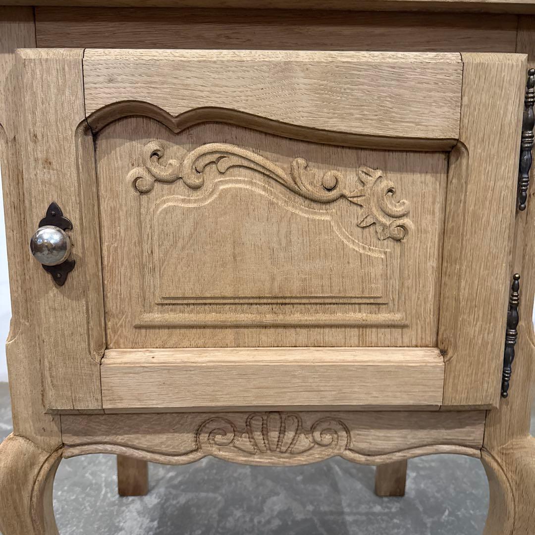 ビンテージ 木製サイドテーブル 猫脚 剥離 ベッドサイドテーブル