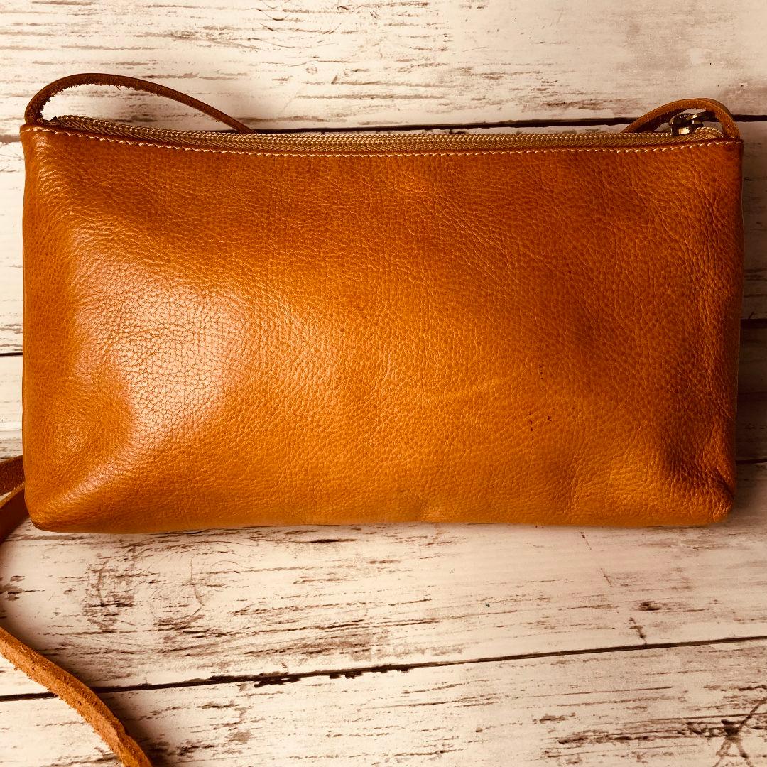 【美しいヌメ革】IL BISONTE　ショルダーバッグ　本革　バイソン　斜め掛け