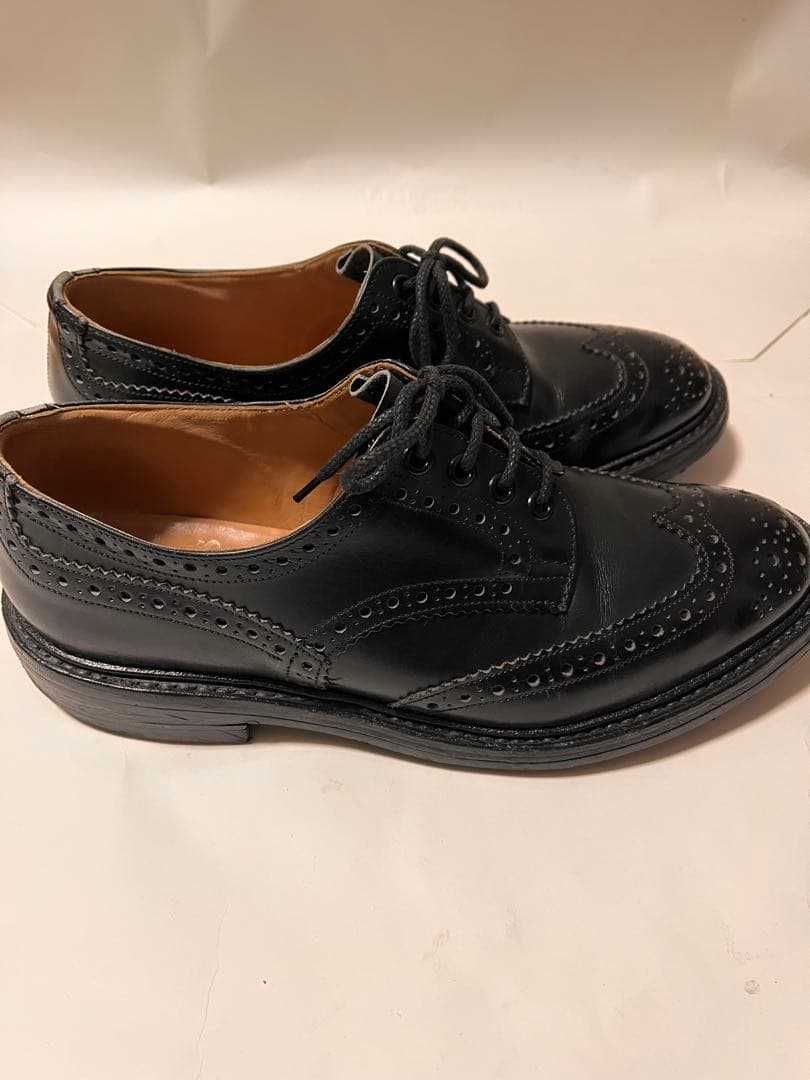 トリッカーズ　バートン　黒　8ハーフ