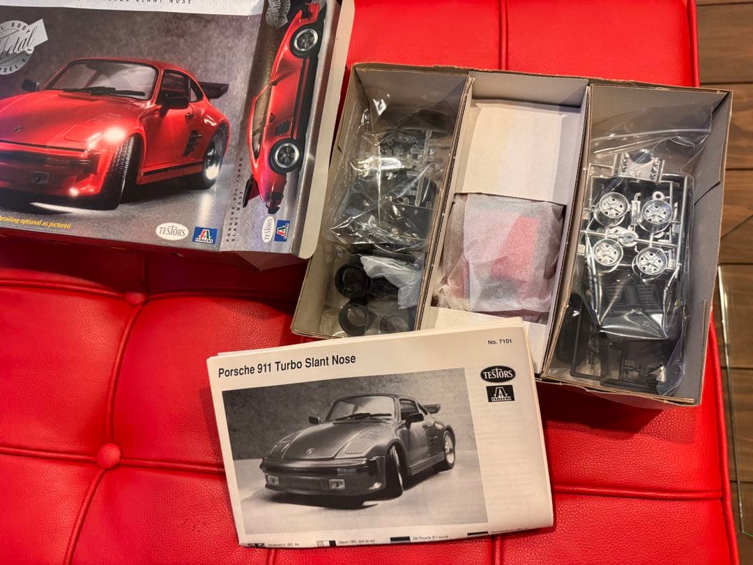 1/24Testors×Italeri）ポルシェターボ スラントノーズ未組立品 丸目