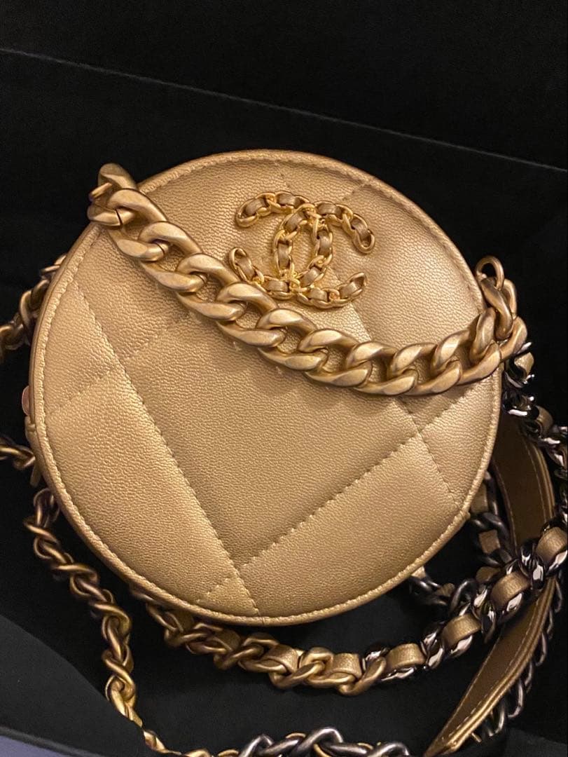 CHANEL ゴールド ココマーク ラウンド　ショルダーバッグ百貨店購入美品です