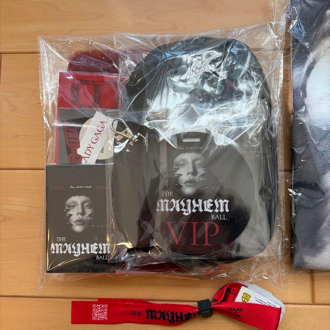 Lady Gaga The MAYHEM Ball VIP GOLD 限定グッズ - メルカリ