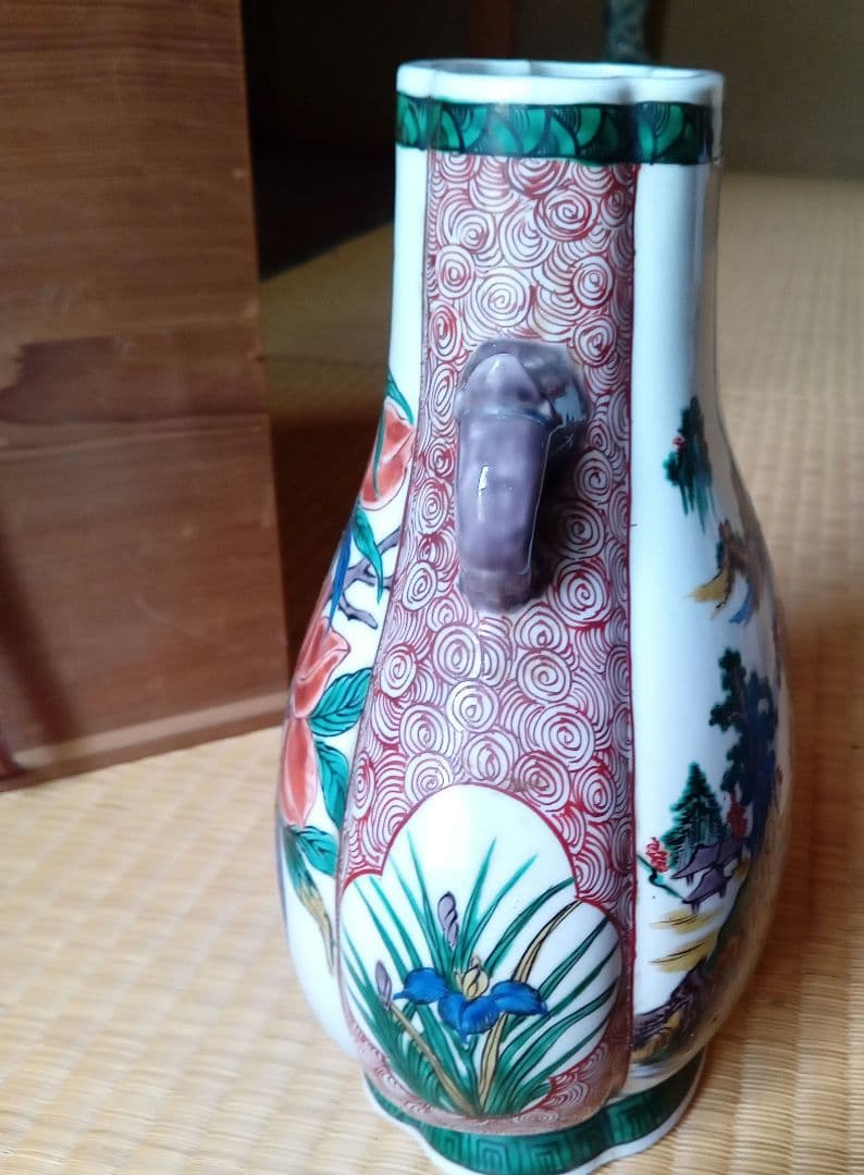 壺　高さ33cm　木箱あり。