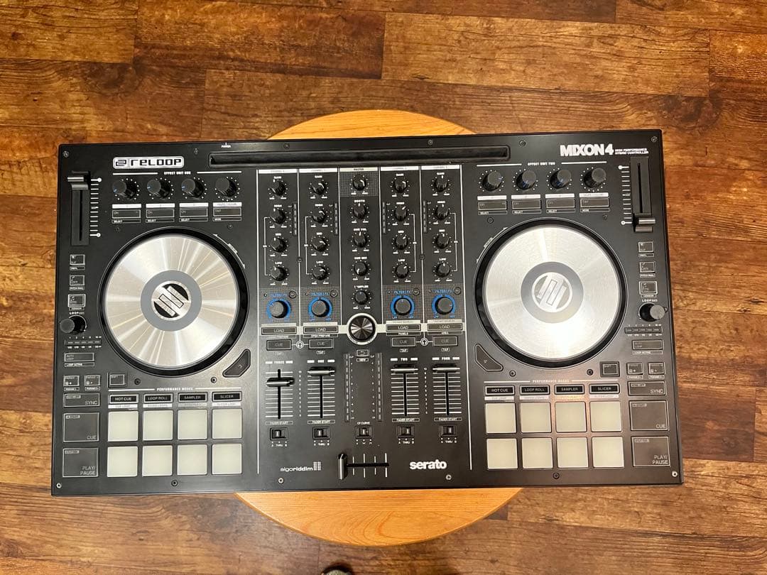 Reloop MIXON 4 DJコントローラー + キャリングケース付き Reloop MIXON 4 DJコントローラー + キャリングケース付き
