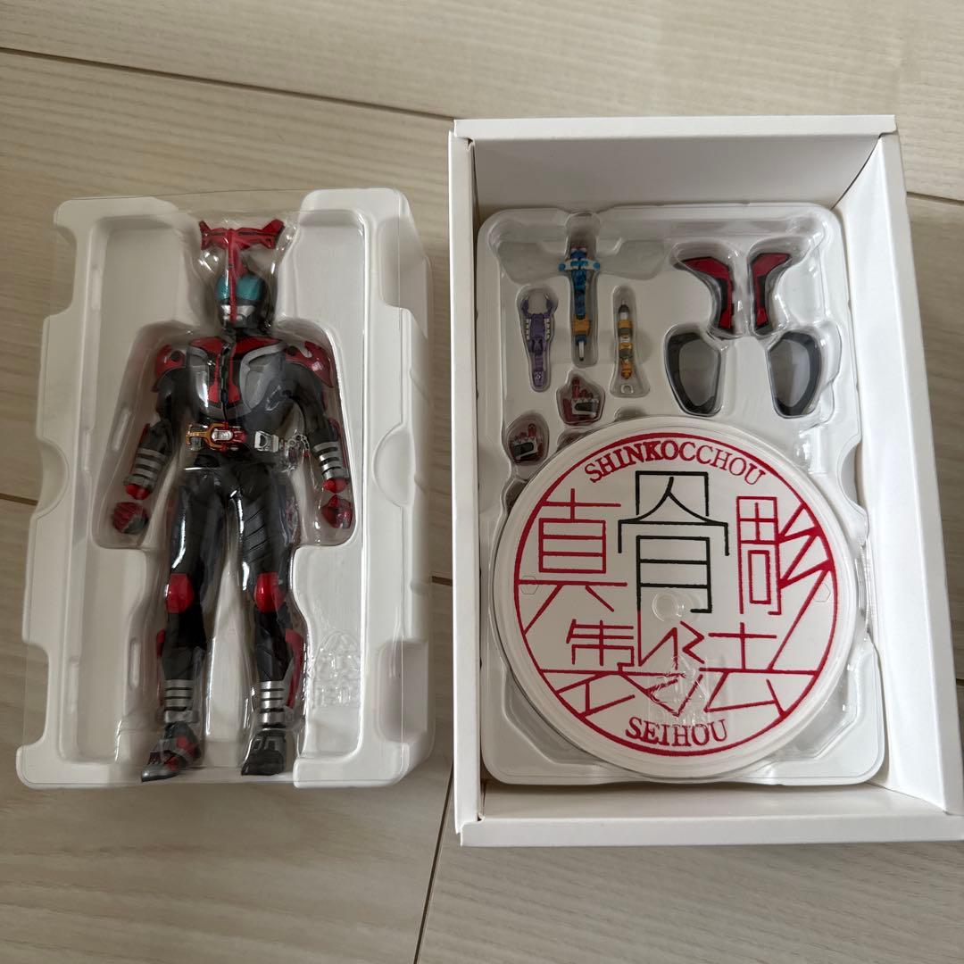 フィギュアーツ 真骨彫 仮面ライダーカブト ハイパーフォーム 10th