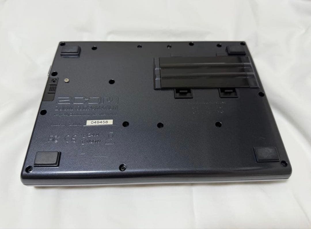 ZOOM R8 マルチトラックレコーダー　 SDカード付き32GB