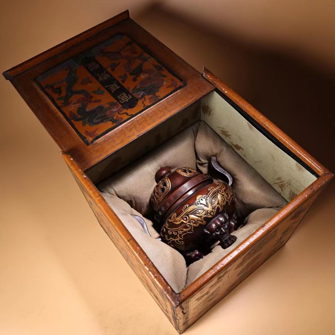 中国古美術・旧蔵鏨刻鎏金の獣面熏香炉・純赤銅