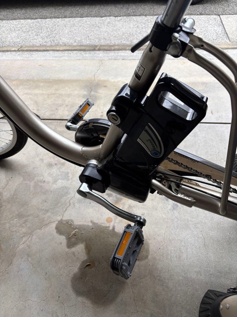 電動アシスト三輪車 シルバー系　中古