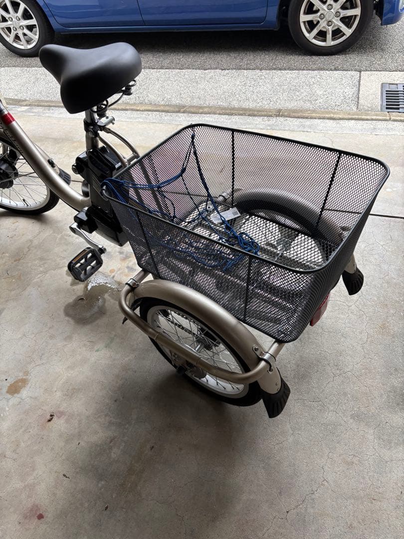 電動アシスト三輪車 シルバー系　中古