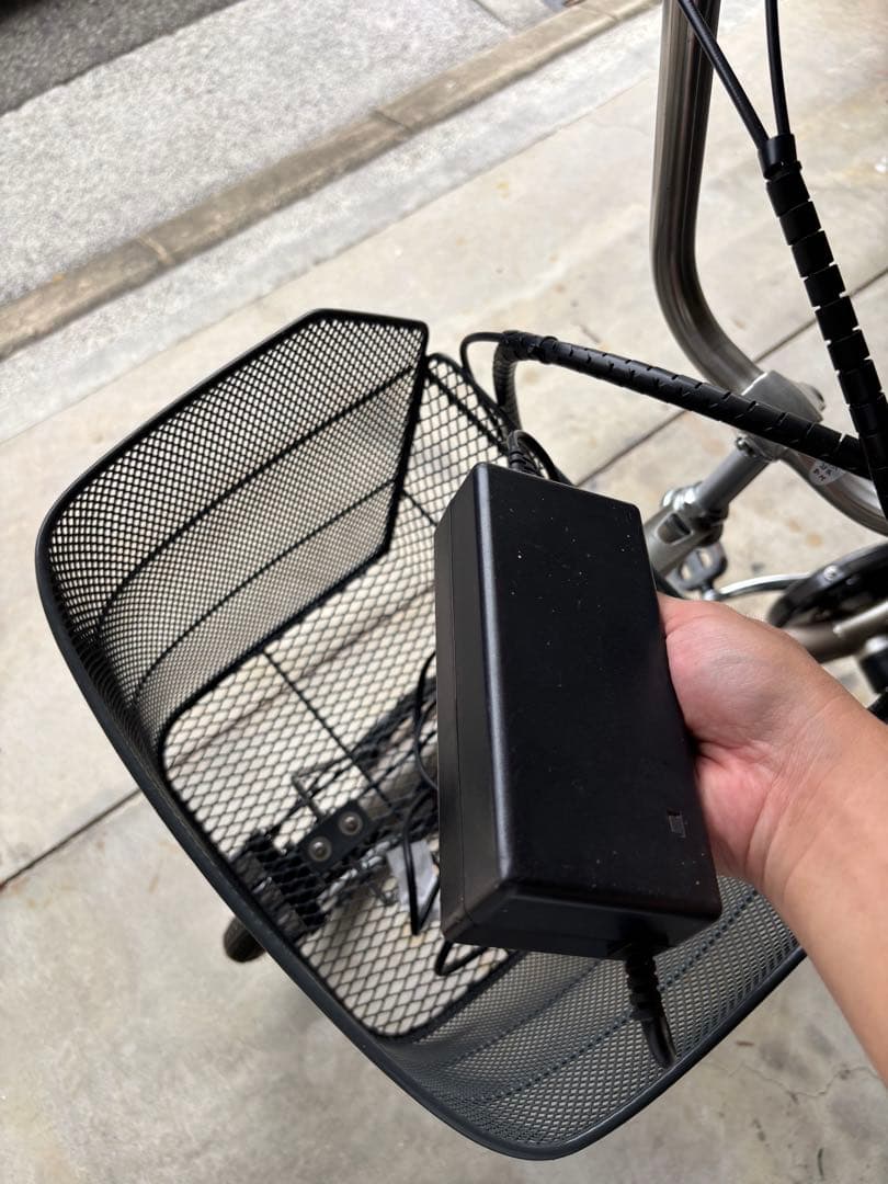 電動アシスト三輪車 シルバー系　中古