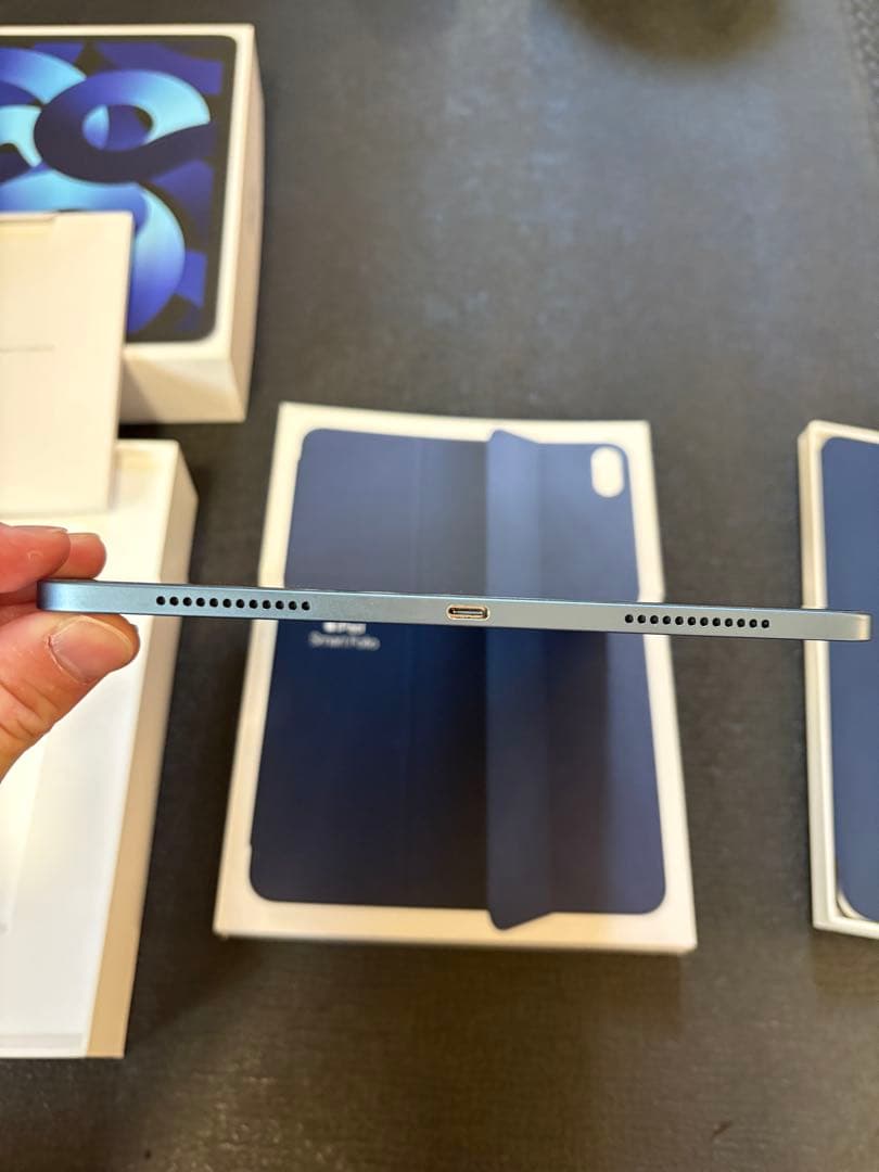 値下げました iPad Air 5 Wi-Fi 64GB ブルー 純正カバー付き