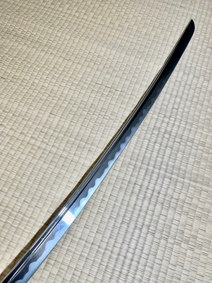 模造刀 太刀　※赤い鞘で刀身に樋のある刀！