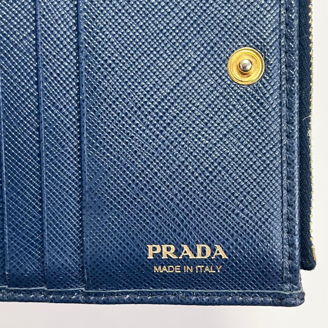 美品プラダ二つ折り財布レザー金ロゴ