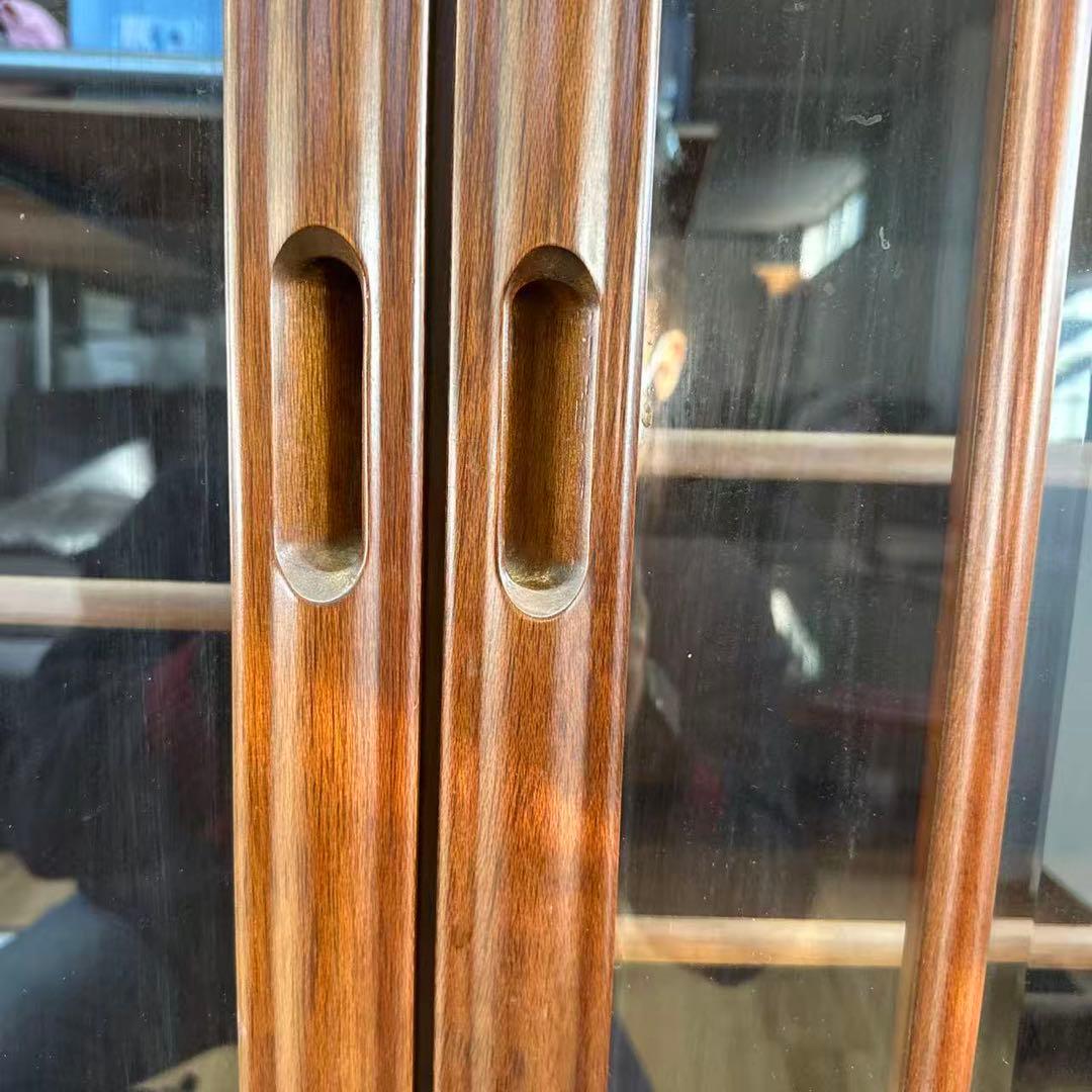 ダークブラウン 木製 キャビネット ガラス扉付き - メルカリ