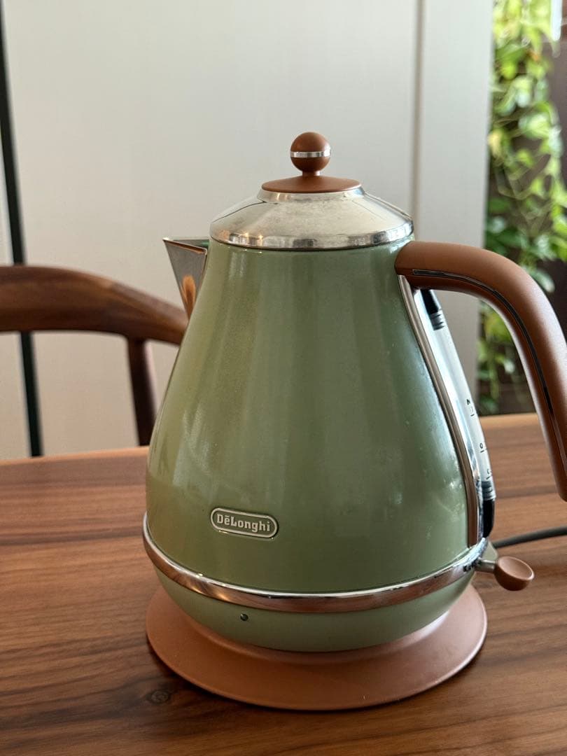 DeLonghi オリーブグリーン 電気ケトル - メルカリ