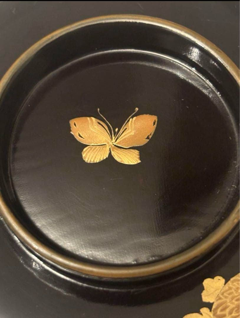 芸術的なお花、蝶々とふんだんに使われた金彩が美しい豪華絢爛な木製輪島漆塗お椀2客