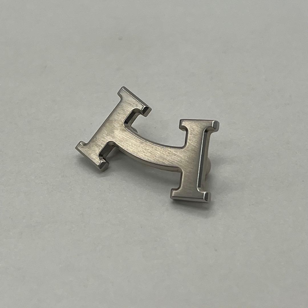 エルメス HERMES Hスマイル ピン ブローチ シルバーカラー - メルカリ