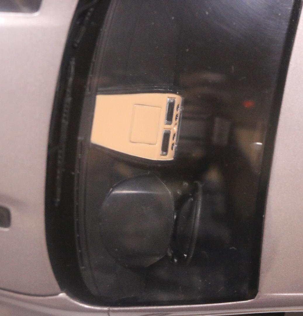 希少 ミニチャンプス製　アストン・マーチンDB9　1/18 　中古品