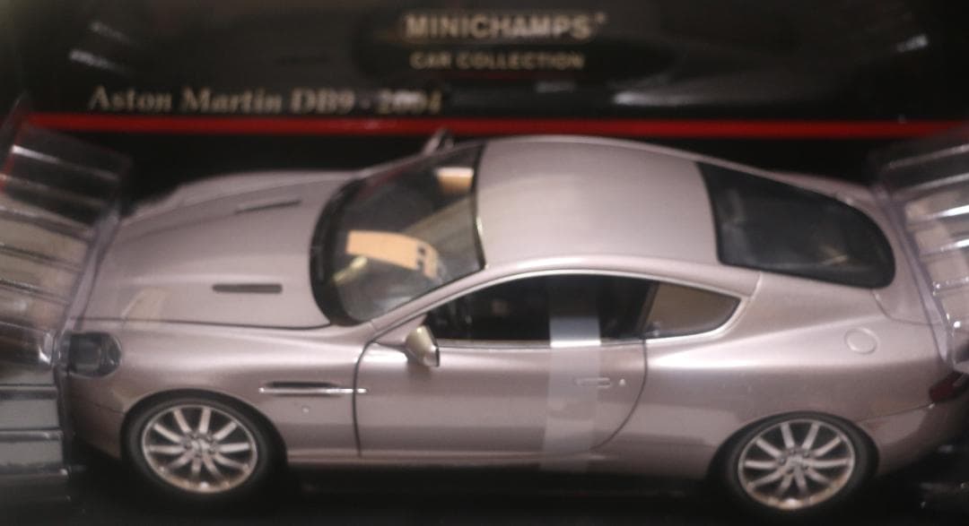 希少 ミニチャンプス製　アストン・マーチンDB9　1/18 　中古品