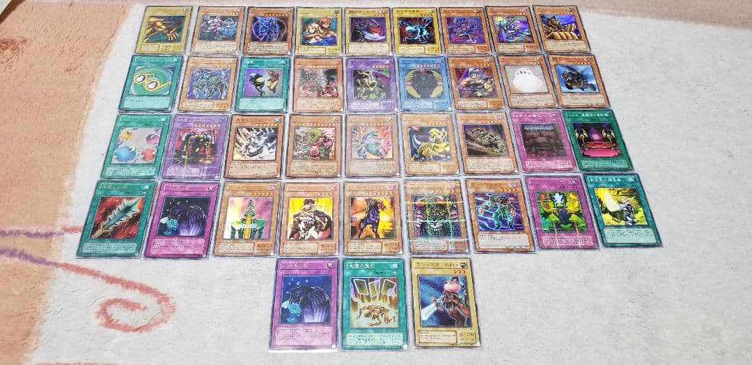 遊戯王カード　まとめ売り100枚（初期カード〜スーパーレア以上のカード）