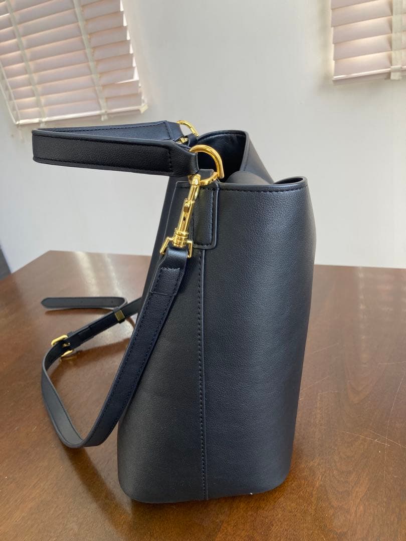 新品同様　レザー　本革　ブラック黒　ショルダーバッグハンド