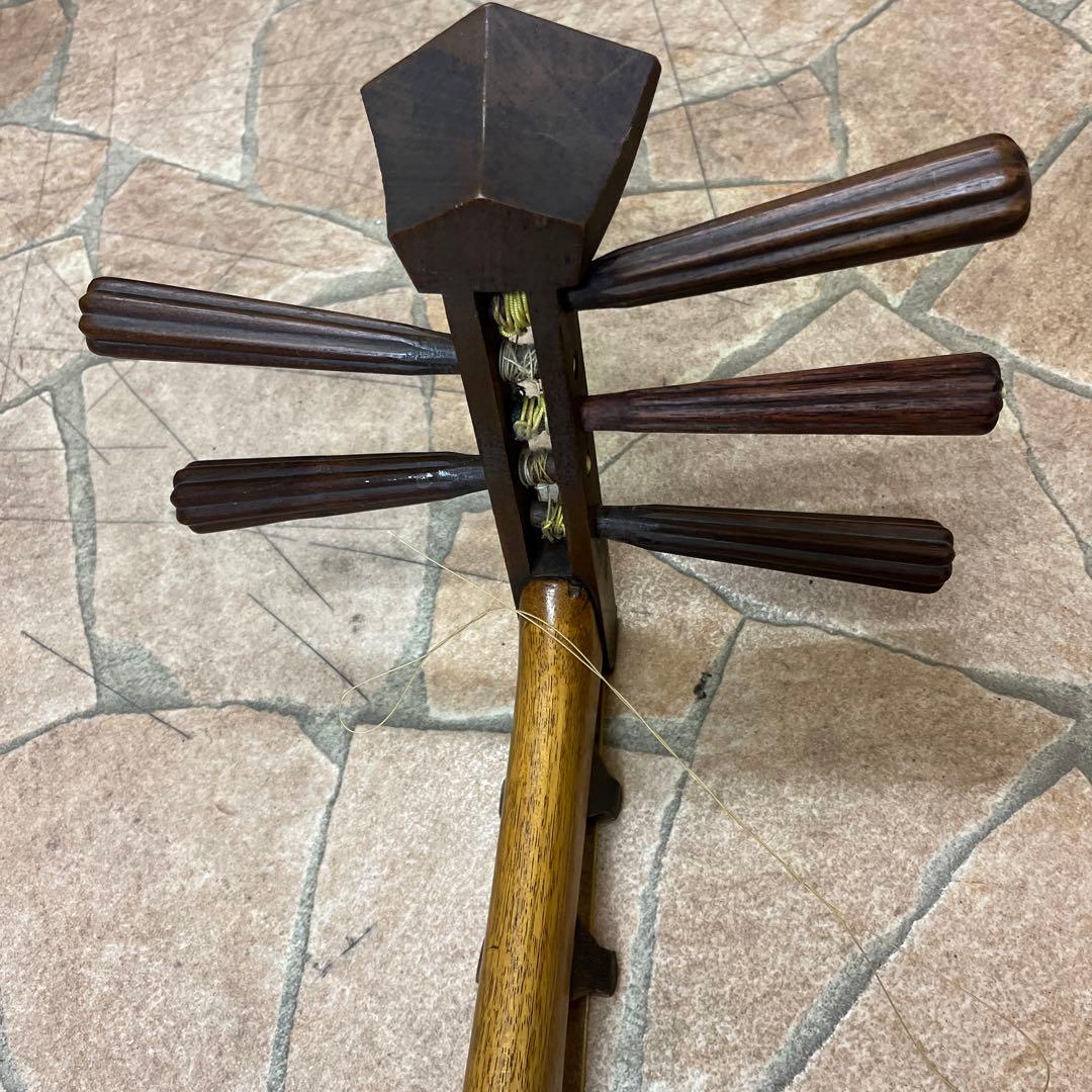 木製　琵琶　月の模様