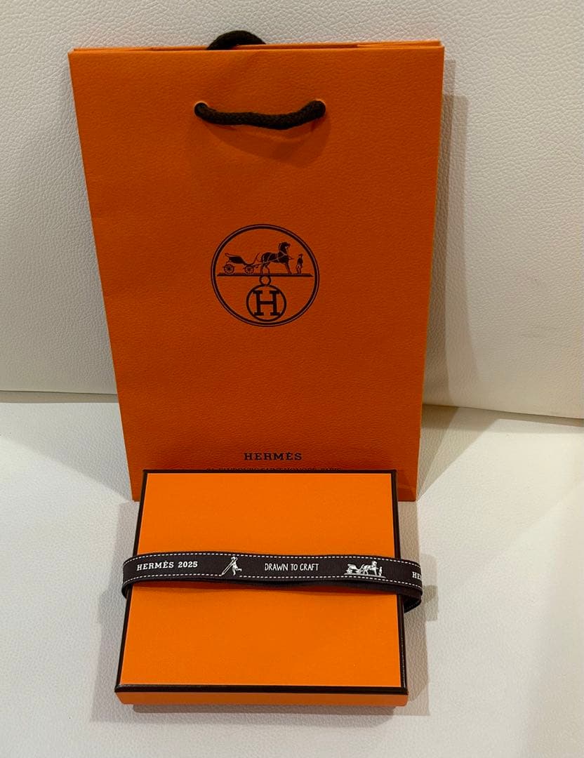 エルメス　財布　シルクインコンパクト　ゴールド