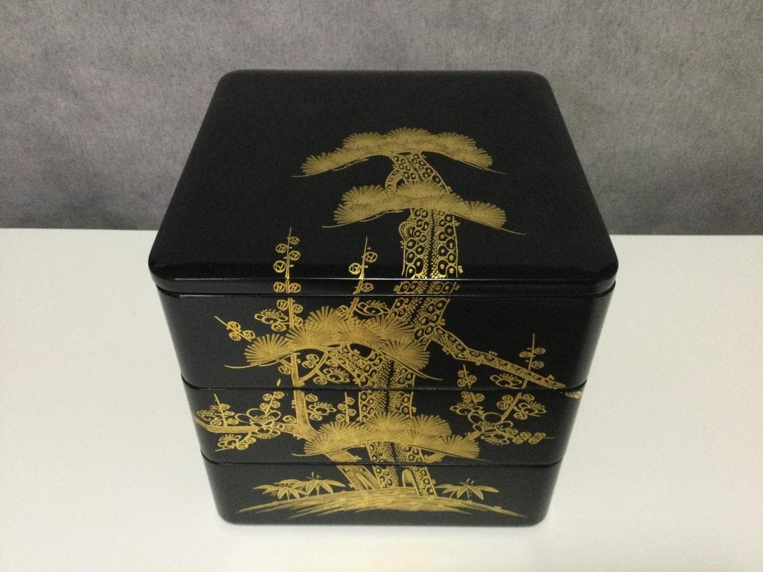 最終値下げです。【未使用 美品】 輪島塗 三段重 黒呂色 沈金 松 梅