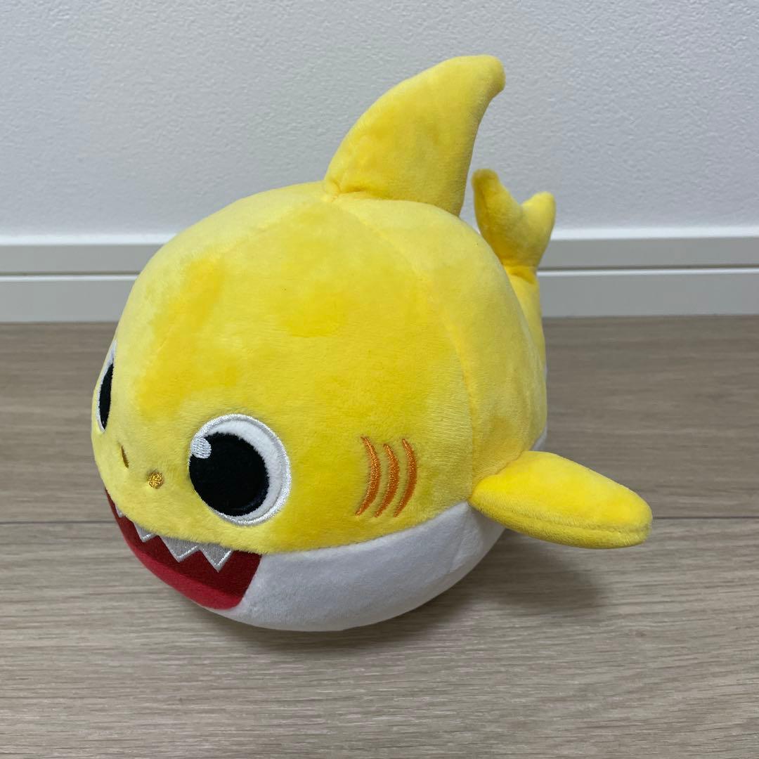 ベイビーシャークぬいぐるみ 約20cm 動く　アガマツ