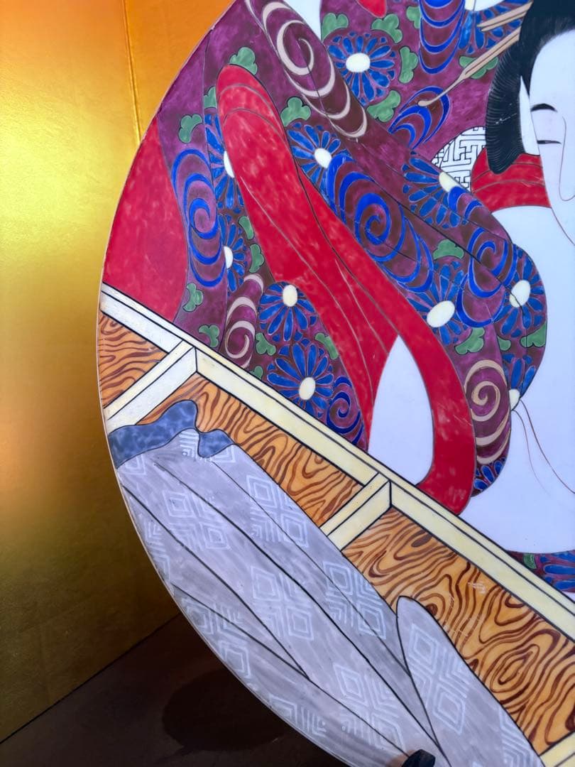 大皿　女性が描かれた大きな飾り皿