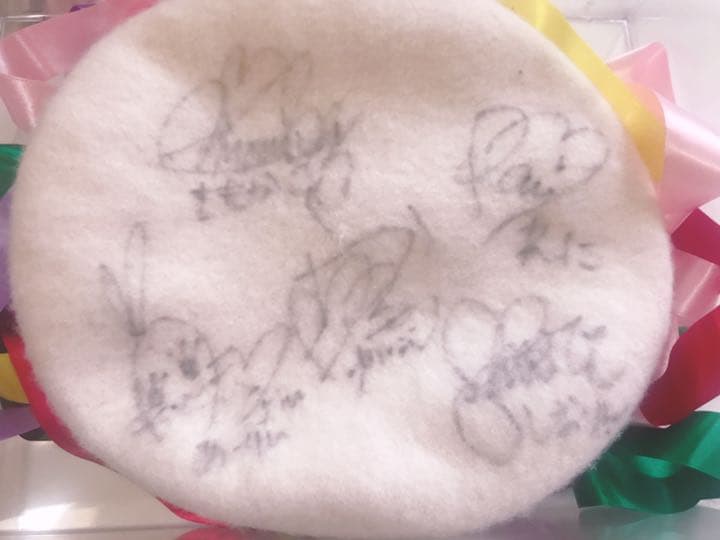 ももいろクローバーZ サイン入りホワイトベレー リニューアル！＞新規入会特典「ホワイトベレー帽」＆「ももいろ