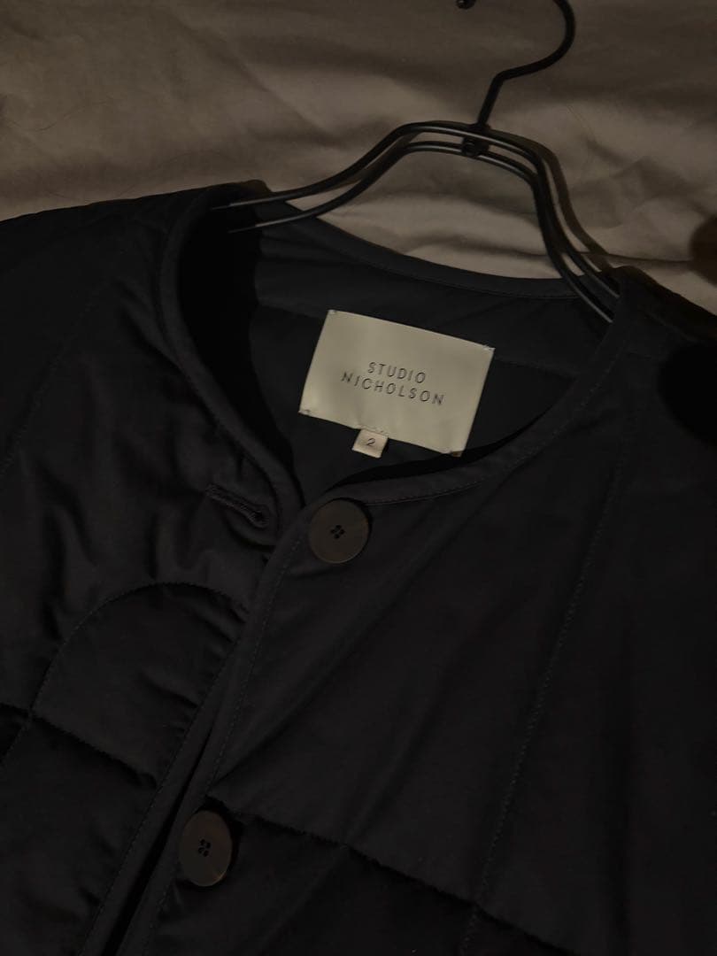 スタジオニコルソン（PADDED LINER COAT DARK NAVY）
