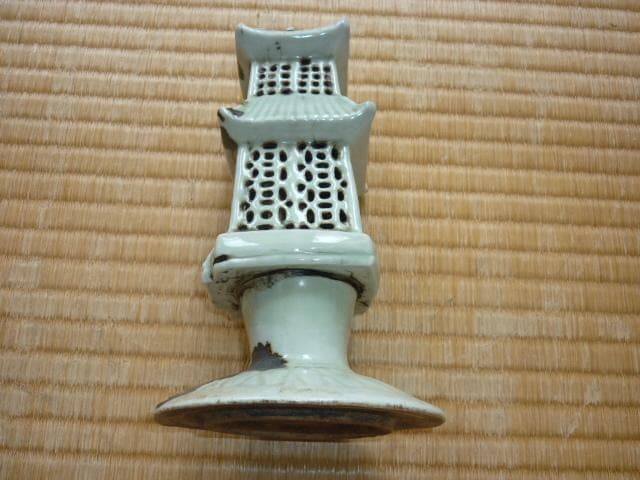 希少 中国 元代から明代（1368～1644）◆龍泉窯 仏塔・仏舎利塔 飛青磁