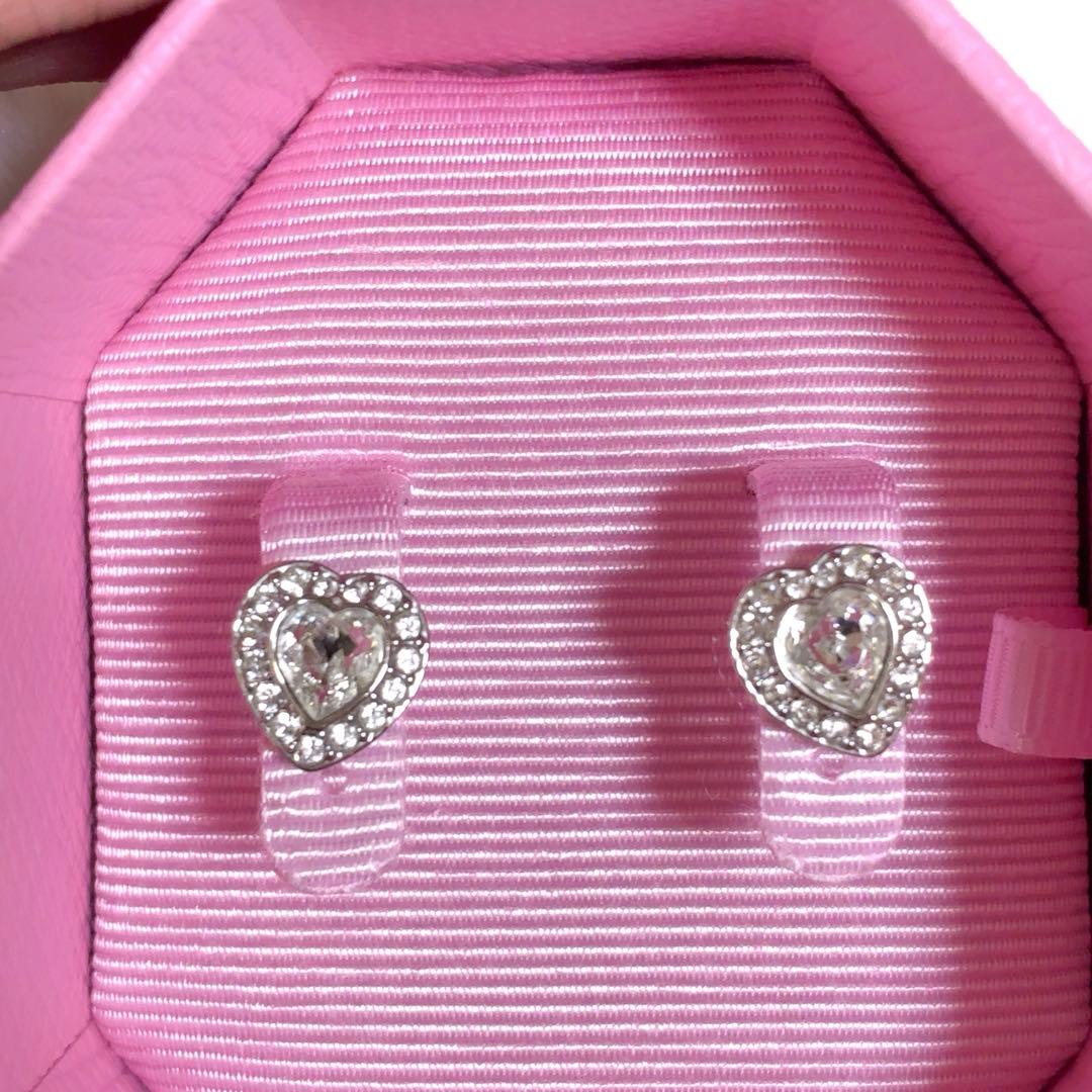 Ariana Grande x Swarovski スタッドピアス ハート型