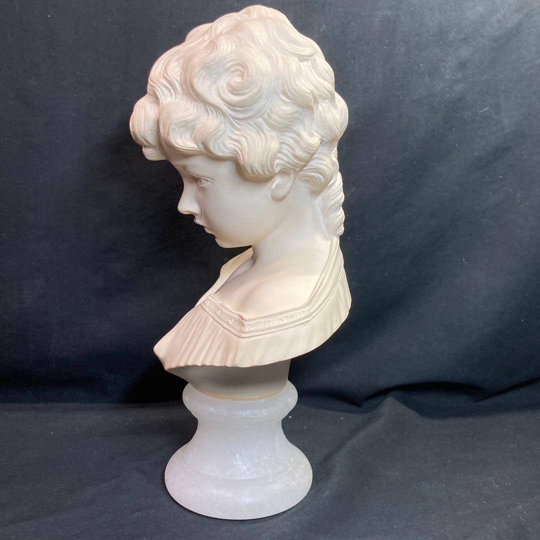 《ジュゼッペ・ペッシ》少女の胸像　白い陶器製　イタリア製