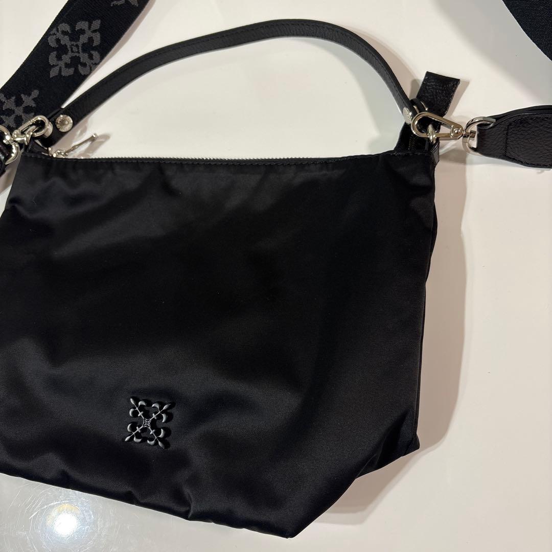 ほぼ未使用ラシット今期クラウズナイロンシンプルショルダー2wayアレンジベルト