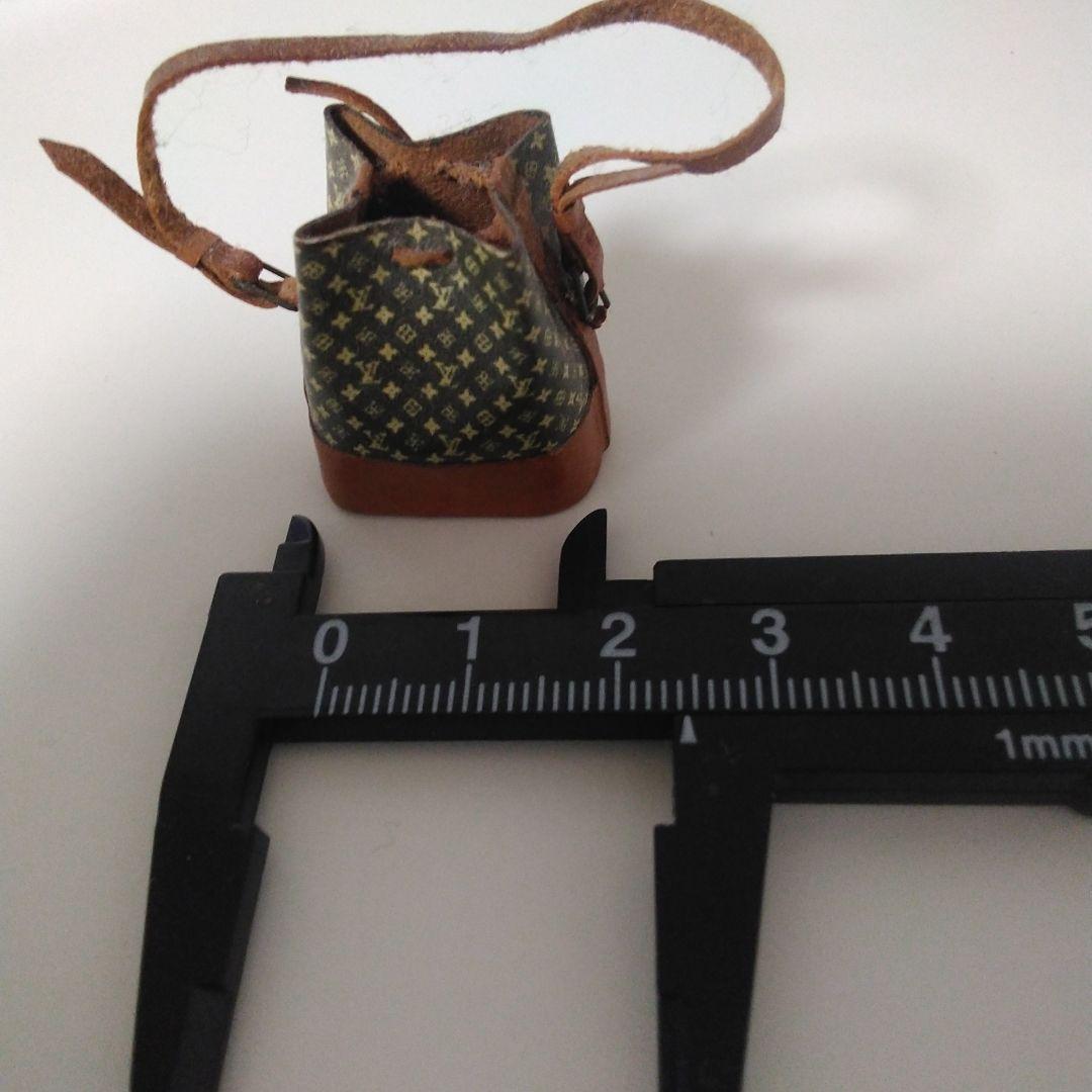 ルイヴィトンの クリスタルガラス ノベルティと ミニチュアのヴィトン