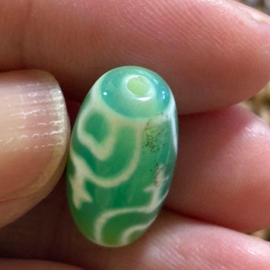 朱砂入り‪ෆ‪.*・゜緑玉髄 バイカラー宝瓶天珠(*´˘`*)