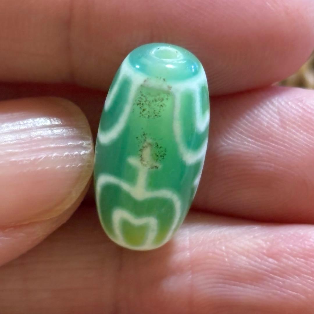 朱砂入り‪ෆ‪.*・゜緑玉髄 バイカラー宝瓶天珠(*´˘`*)