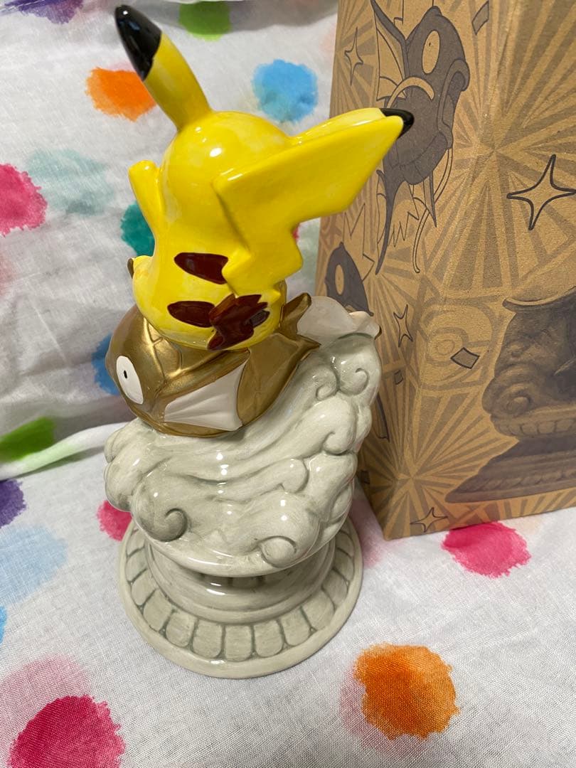 ピカチュウと金のコイキング貯金箱 ポケモンセンターナゴヤ