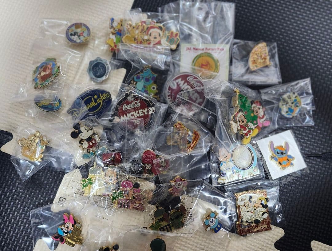 ディズニー　Disney ピンバッジ 200個以上 まとめ売り