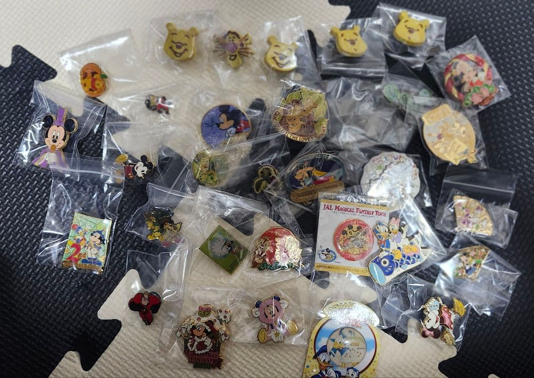 ディズニー　Disney ピンバッジ 200個以上 まとめ売り