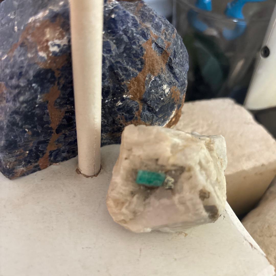 売り切りたいため値下げ　エメラルドの石